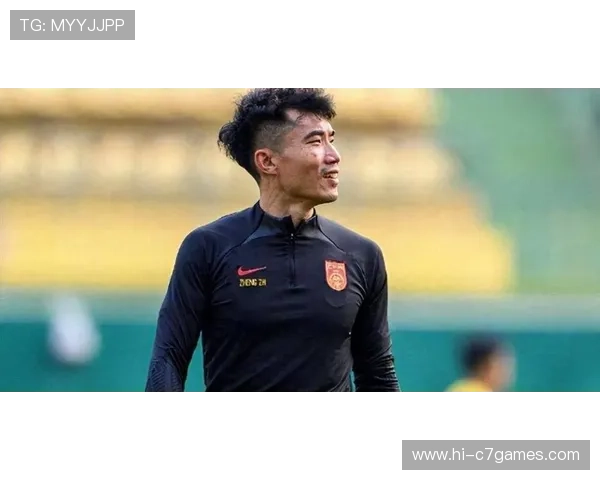 中国足球队备战亚洲杯新征程 主帅李铁带队全力冲击冠军荣耀